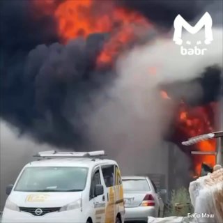 Пожар на складе в Чите: Огненная угроза и густой дым
